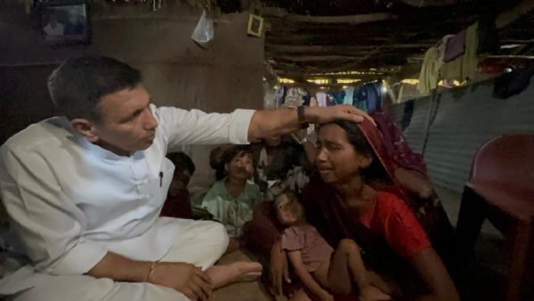 खंडवा हादसे के पीड़ित परिवारों से मिले जीतू पटवारी