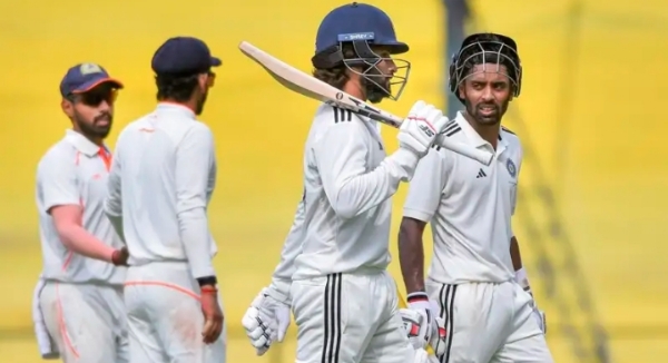 रजत पाटीदार ने रेस्ट ऑफ इंडिया के लिए खेली 66 रनों की पारी रजत पाटीदार ने रेस्ट ऑफ इंडिया के लिए खेली 66 रनों की पारी