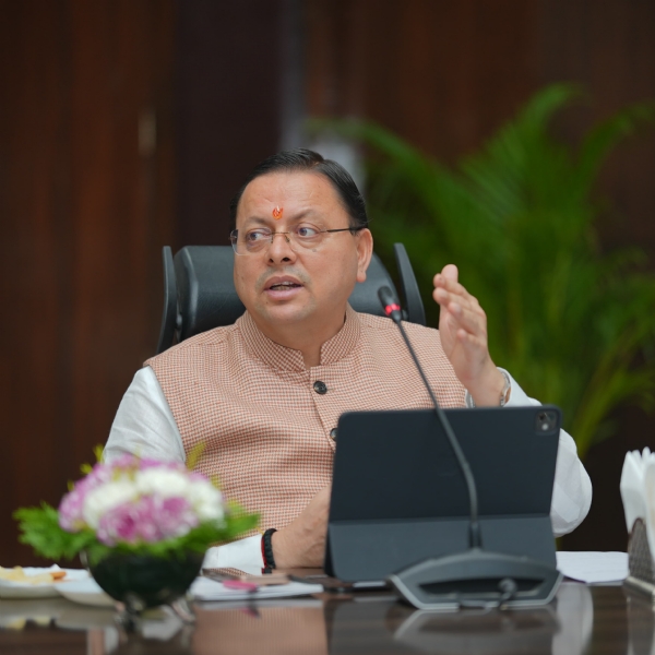 मुख्यमंत्री पुष्कर सिंह धामी शुक्रवार को सीएम हेल्पलाइन की सचिवालय में समीक्षा बैठक करते।