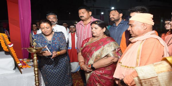 उद्घाटन करती रेखा आर्य
