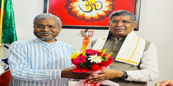 भाजपा के प्रदेश अध्यक्ष स्वागत करते कार्यकारी अध्यक्ष को