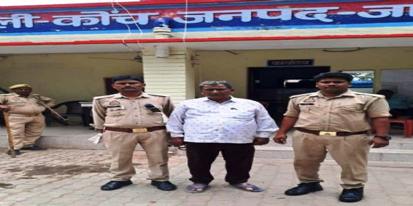 फिश फूड के नाम से गौमांस की तस्करी करने वाले इनामी बदमाश को पुलिस ने किया गिरफ्तार