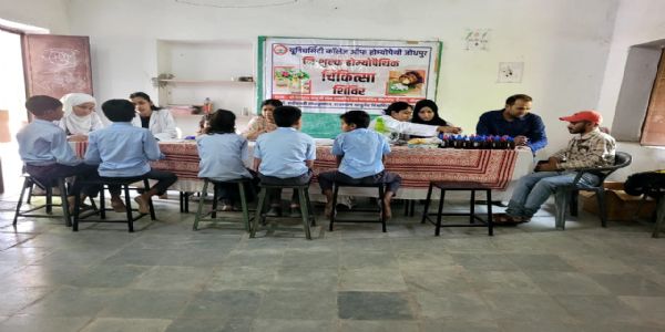 होम्योपैथी चिकित्सा शिविर में 62 विद्यार्थियों एवं शिक्षकों की जांच