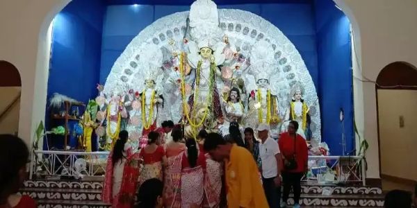वाराणसी: शारदीय नवरात्र में नौ दिनों तक चले अनुष्ठान, दुर्गापूजा के बाद पारम्परिक सिंदूर खेला