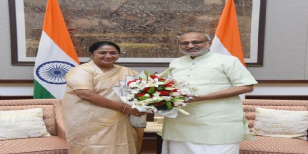 उपराष्ट्रपति से दिल्ली की मुख्यमंत्री ने की मुलाकात
