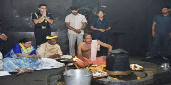 जन्म दिवस पर राज्यपाल ने नवग्रह मंदिर में की पूजा-अर्चना