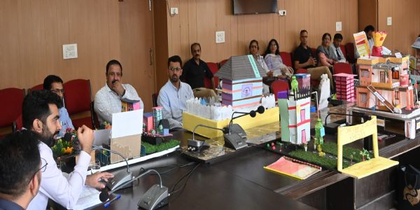 मंडी से तीन प्रविष्टियाँ राज्य स्तरीय सेफ कंस्ट्रक्शन मॉडल प्रतियोगिता के लिए चयनित, शिमला में करेंगे प्रतिनिधित्व