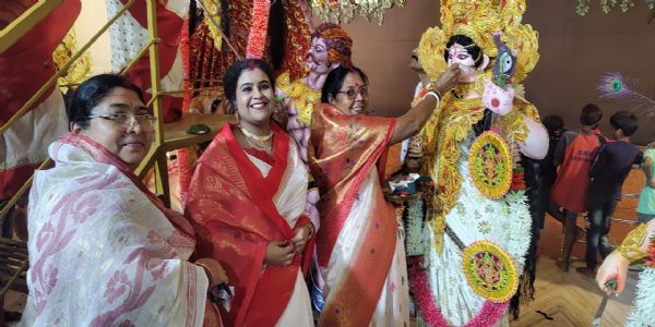 नम आंखों से दी गई मां को विदाई, प्रतिमाओं का हुआ विसर्जन