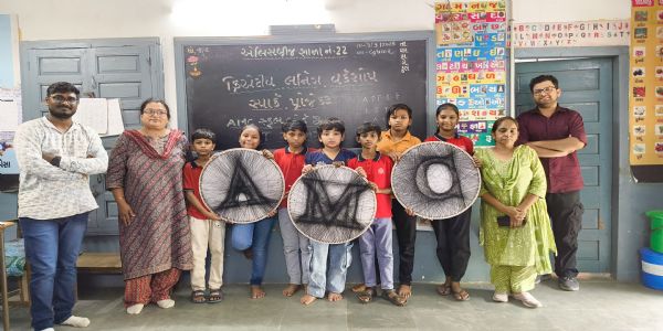 आईआईटी गांधीनगर टीम ने एएमसी मिडिल-स्कूल छात्रों के लिए पाठ्यक्रम सीखने की नई परिभाषा गढ़ी