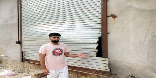 फतेहाबाद:कपड़ों के शोरूम में घुसे नकाबपोश चोर, 50 लाख का सामान चोरी