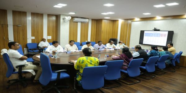 उज्जैनः संभाग आयुक्त ने की स्वास्थ्य विभाग की समीक्षा
