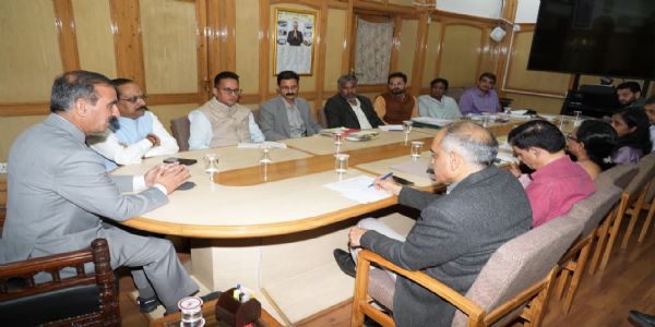 लंबित विकास परियोजनाओं को समयबद्ध पूरा करें अधिकारी: मुख्यमंत्री सुक्खू