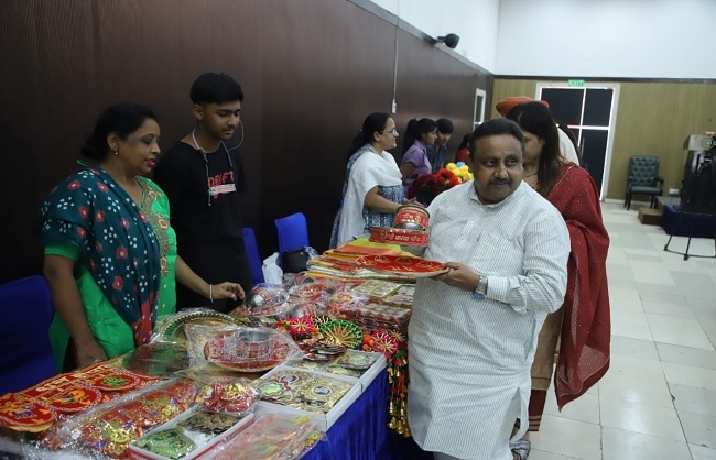 मीडिया को संबोधित करते कैट के राष्‍ट्रीय महामंत्री एवं सांसद प्रवीण खंडेलवाल