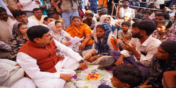 तय कार्यक्रम रद्द कर खंडवा हादसे के पीड़ितों के बीच पहुंचे मुख्यमंत्री, प्रभावित परिवारों से मिलकर ढांढस बंधाया