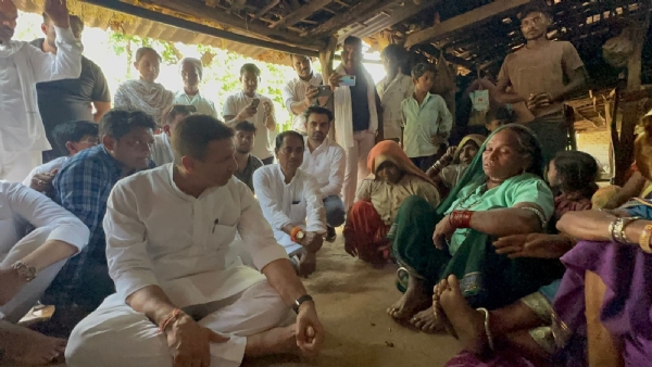 खंडवा हादसे के पीड़ित परिवारों से मिले जीतू पटवारी