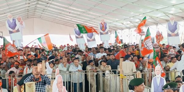 जंगलराज वाले शिकारी यहां के लोगों को गुमराह करने में लगे हैं: प्रधानमंत्री नरेंद्र मोदी जंगलराज वाले शिकारी यहां के लोगों को गुमराह करने में लगे हैं: प्रधानमंत्री नरेंद्र मोदी