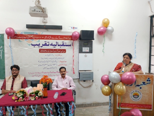 शोध, सृजन और आलोचना के क्षेत्र में छात्र अपनी पहचान बनाने की जरूरत है - प्रोफ़ेसर कीर्ति पाण्डेय