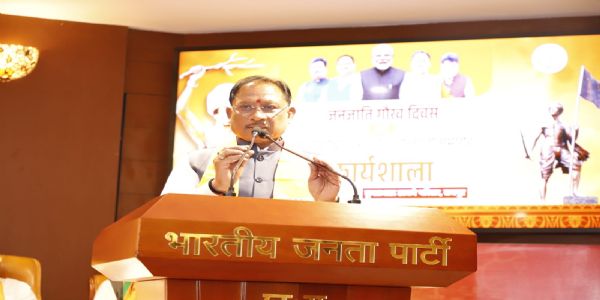 रायपुर : ठाकरे परिसर में जनजाति गौरव दिवस व भगवान बिरसा मुण्डा की 150वीं जयंती पर कार्यशाला आयाेेज‍ित