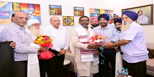 गुरुद्वारा शिष्टमंडल ने मुख्यमंत्री से की मुलाकात, प्रकाश पर्व समारोह में शामिल होने का आग्रह