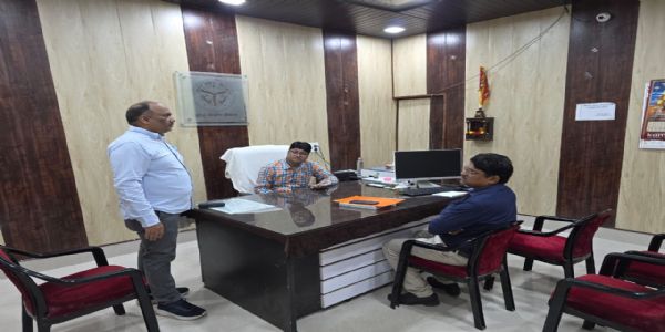 औचक निरीक्षण में 37 कर्मचारी अनुपस्थित, एक दिन का राेका वेतन