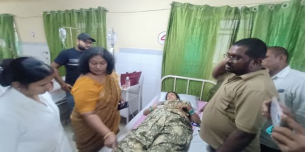 ट्रक ने आंध्र प्रदेश के दर्शनार्थियों से भरी ट्रैवलर काे मारी टक्कर , दर्जन भर घायल