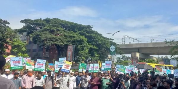 बांग्लादेश में जनमत संग्रह कराने की मांग तेज, आठ दलों ने की रैली, चुनाव आयोग को सौंपा ज्ञापन