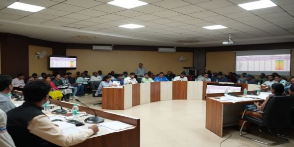 उपायुक्त ने योजनाओं के क्रियान्वयन में तेजी लाने का दिया निर्देश