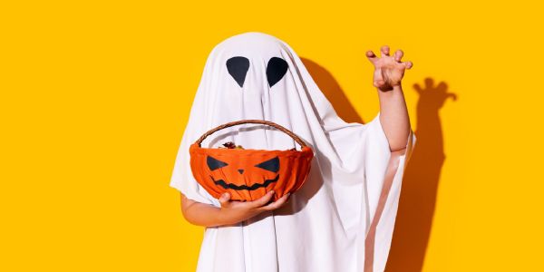 समाहिन से हैलोवीन तक: आत्माओं, अलाव और आनंद का उत्सव