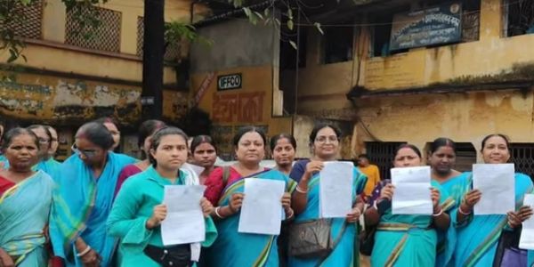 आंगनवाड़ी कर्मियों का आरोप—2020 से नहीं मिला मोबाइल, सरकार पर उठाए सवाल