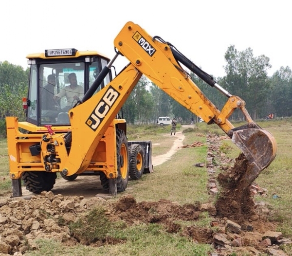 ग्राम तिलियापुर परधौली में अवैध कॉलोनी को ध्वस्त करते बरेली विकास प्राधिकरण की प्रवर्तन टीम। ग्राम तिलियापुर परधौली में अवैध कॉलोनी को ध्वस्त करते बरेली विकास प्राधिकरण की प्रवर्तन टीम।