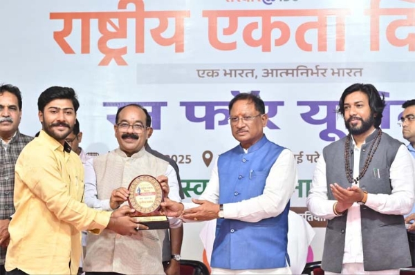 मुख्यमंत्री साय राष्ट्रीय एकता दिवस कार्यक्रम में शामिल हुए मुख्यमंत्री साय राष्ट्रीय एकता दिवस कार्यक्रम में शामिल हुए