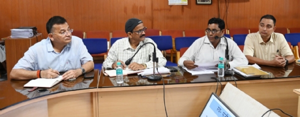 बैठक में उपस्थित अधिकारीगण बैठक में उपस्थित अधिकारीगण