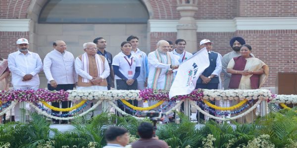 दिल्ली के मेजर ध्यानचंद स्टेडियम में आयोजित रन फॉर यूनिटी (एकता दौड़) को झड़ी दिखाते  केंद्रीय गृह एवं सहकारिता मंत्री अमित शाह, साथ  दिल्ली उपराज्यपाल विनय कुमार सक्सेना, मुख्यमंत्री रेखा गुप्ता दिल्ली के मेजर ध्यानचंद स्टेडियम में आयोजित रन फॉर यूनिटी (एकता दौड़) को झड़ी दिखाते  केंद्रीय गृह एवं सहकारिता मंत्री अमित शाह, साथ  दिल्ली उपराज्यपाल विनय कुमार सक्सेना, मुख्यमंत्री रेखा गुप्ता