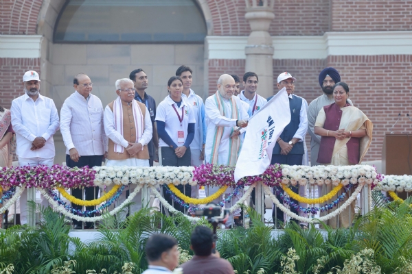 दिल्ली के मेजर ध्यानचंद स्टेडियम में आयोजित रन फॉर यूनिटी (एकता दौड़) को झड़ी दिखाते  केंद्रीय गृह एवं सहकारिता मंत्री अमित शाह, साथ  दिल्ली उपराज्यपाल विनय कुमार सक्सेना, मुख्यमंत्री रेखा गुप्ता दिल्ली के मेजर ध्यानचंद स्टेडियम में आयोजित रन फॉर यूनिटी (एकता दौड़) को झड़ी दिखाते  केंद्रीय गृह एवं सहकारिता मंत्री अमित शाह, साथ  दिल्ली उपराज्यपाल विनय कुमार सक्सेना, मुख्यमंत्री रेखा गुप्ता