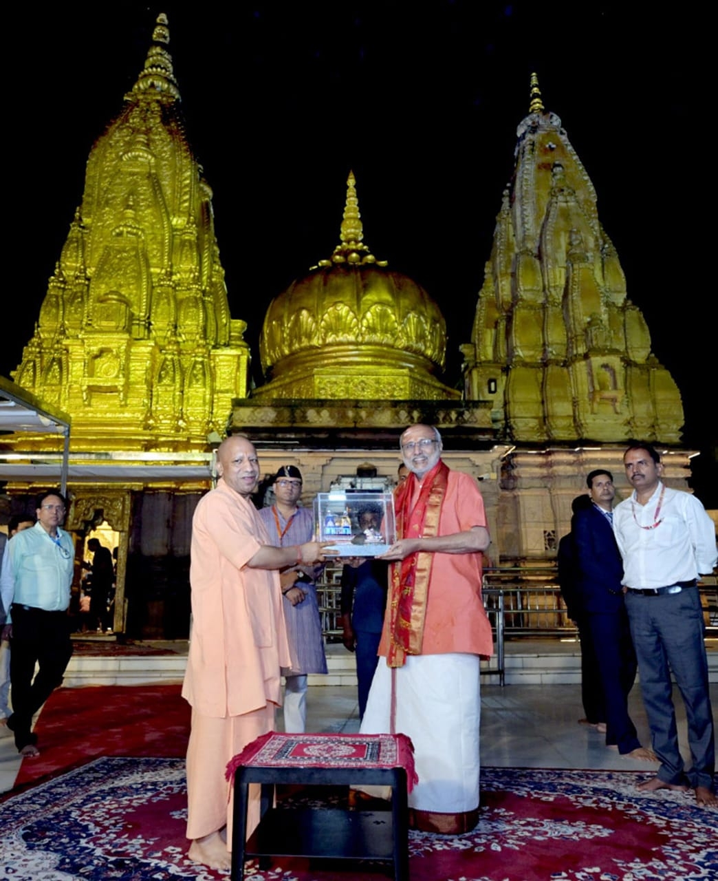 उपराष्ट्रपति सी. पी. राधाकृष्णन श्री काशी विश्वनाथ मंदिर में पूजा अर्चना करते हुए उपराष्ट्रपति सी. पी. राधाकृष्णन श्री काशी विश्वनाथ मंदिर में पूजा अर्चना करते हुए