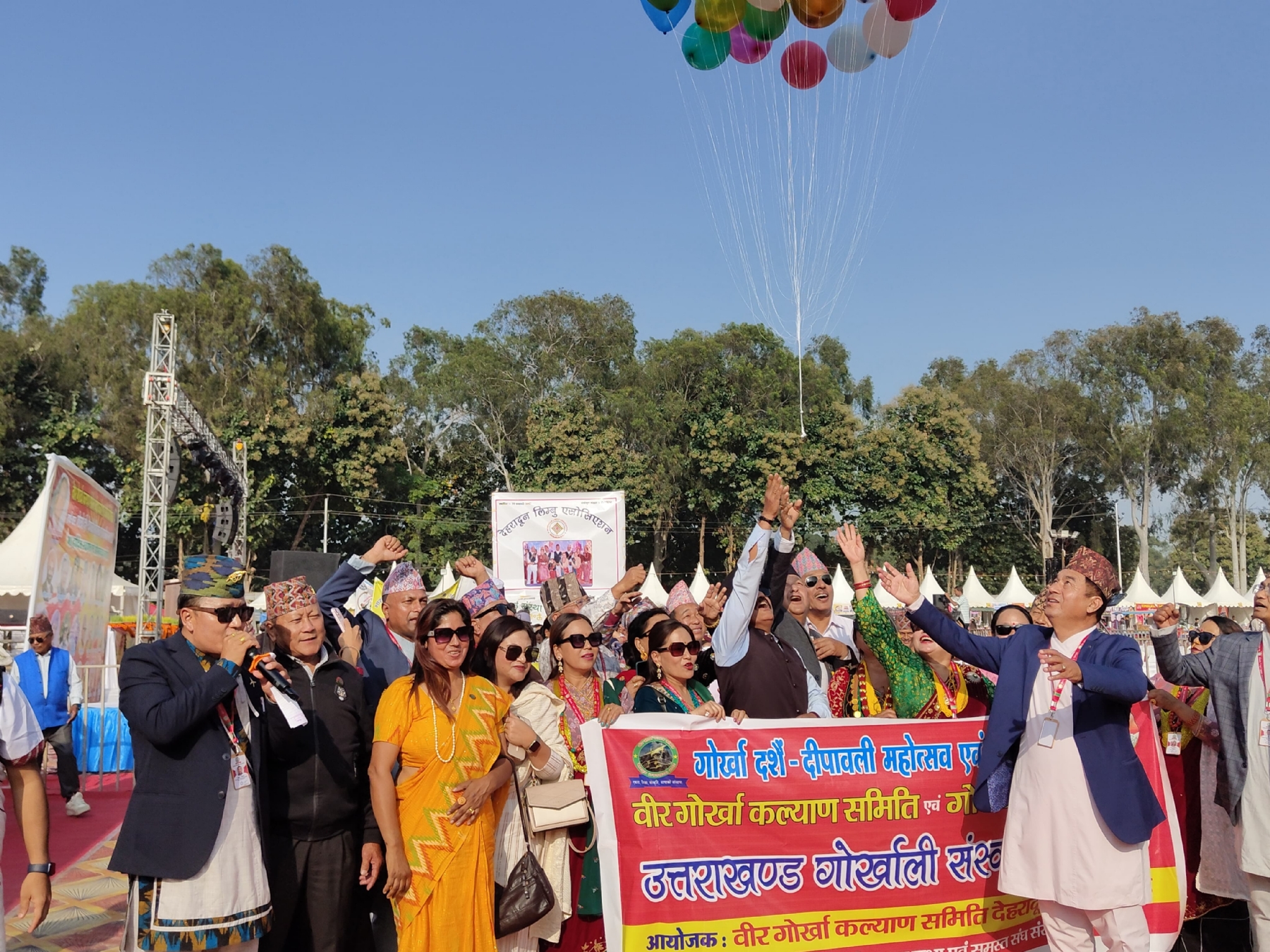 देहरादून में गोरखा दशैं दीपावली महोत्सव का पदयात्रा। देहरादून में गोरखा दशैं दीपावली महोत्सव का पदयात्रा।