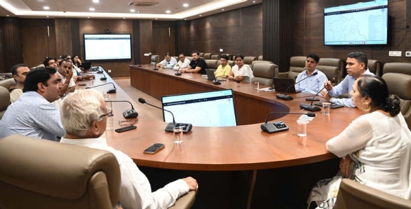 गुरुग्राम नगर निगम में आयोजित बैठक में मौजूद मेयर व अधिकारी। गुरुग्राम नगर निगम में आयोजित बैठक में मौजूद मेयर व अधिकारी।