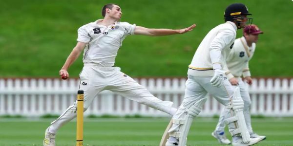 नॉर्दर्न डिस्ट्रिक्ट्स के ऑलराउंडर क्रिस्टियन क्लार्क गेंदबाजी करते हुए नॉर्दर्न डिस्ट्रिक्ट्स के ऑलराउंडर क्रिस्टियन क्लार्क गेंदबाजी करते हुए