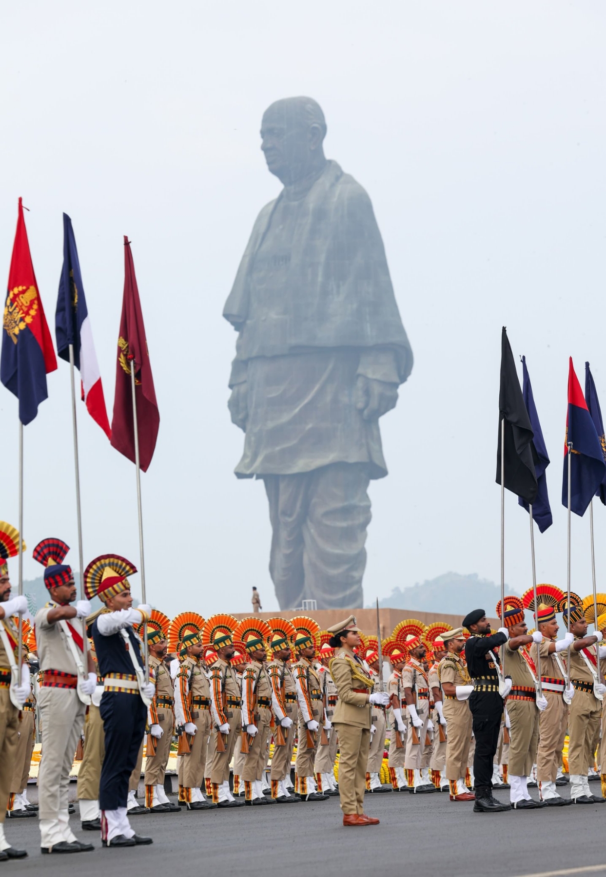 विभिन्न राज्यों द्वारा परेड विभिन्न राज्यों द्वारा परेड