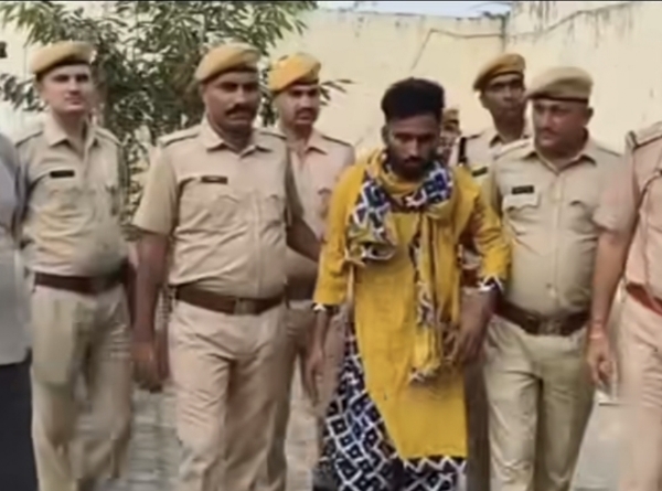 कुख्यात हिस्ट्रीशीटर ख़ुशीराम फौजी तीन अन्य आरोपी व 2 स्कॉर्पियो सहित पकड़ा गया कुख्यात हिस्ट्रीशीटर ख़ुशीराम फौजी तीन अन्य आरोपी व 2 स्कॉर्पियो सहित पकड़ा गया