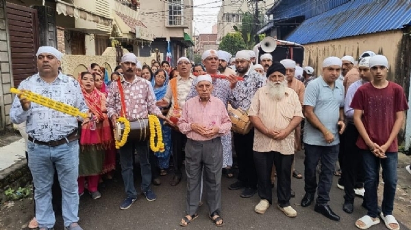 प्रभात फेरी में शामिल श्रद्धालु प्रभात फेरी में शामिल श्रद्धालु