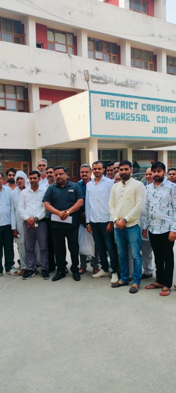 मांगों को लेकर ज्ञापन सौंपने आए पदाधिकारी। मांगों को लेकर ज्ञापन सौंपने आए पदाधिकारी।