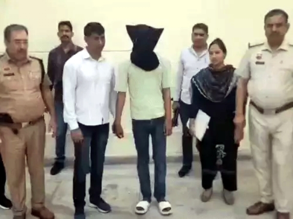 फरीदाबाद ओल्ड थाना पुलिस की गिरफ्त में आरोपी। फरीदाबाद ओल्ड थाना पुलिस की गिरफ्त में आरोपी।