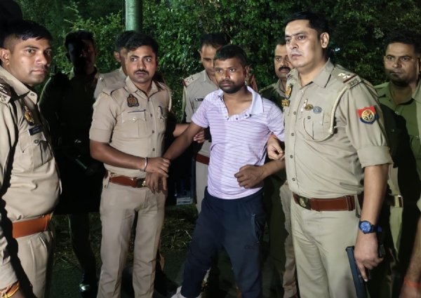 गिरफ्तार अभियुक्त गिरफ्तार अभियुक्त