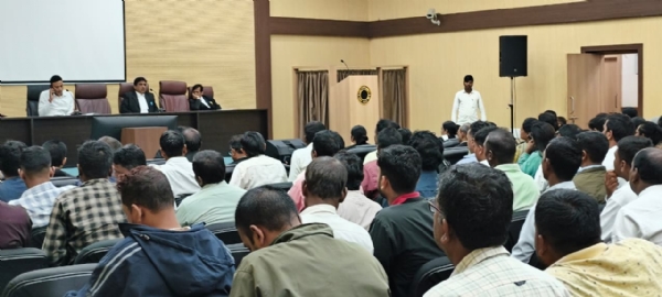 डालसा की बैठक में मौजूद पीएलवी सहित अन्य डालसा की बैठक में मौजूद पीएलवी सहित अन्य