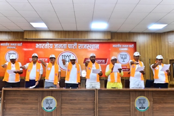 लौह पुरुष पटेल की जयंती पर भाजपा पदाधिकारियों ने पुष्पांजलि अर्पित कर किया नमन लौह पुरुष पटेल की जयंती पर भाजपा पदाधिकारियों ने पुष्पांजलि अर्पित कर किया नमन