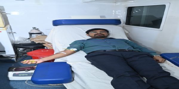 राष्ट्रीय एकता दिवस पर उपायुक्त ने किया 16वीं बार रक्तदान