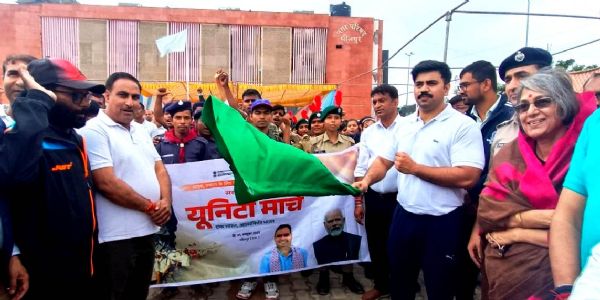 धौलपुर कलक्‍टर ने एकता दौड़ को हरी झण्डी दिखाकर किया रवाना