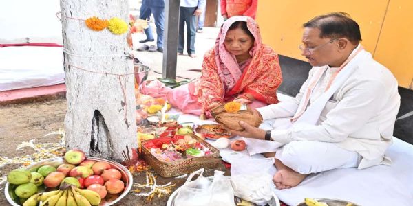 रायपुर :  मुख्यमंत्री साय ने आंवला नवमी पर आंवला वृक्ष की पूजा कर प्रदेशवासियों के सुख-समृद्धि की कामना की