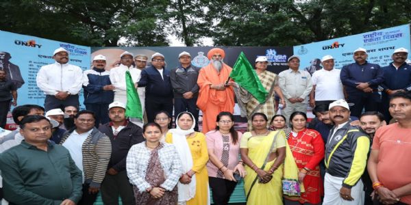 राष्ट्रीय एकता दिवस पर रन फॉर यूनिटी को हरी झंडी दिखाकर किया रवाना